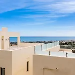 Vivi Homes - Elisa Pool, Gym & Sea View