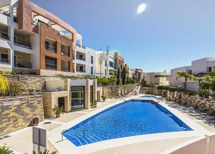 Vivi Homes - Elisa Pool, Gym & Sea View