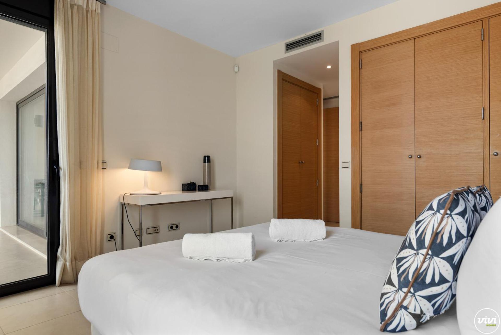 Vivi Homes - Elisa Pool, Gym & Sea View Apartment *