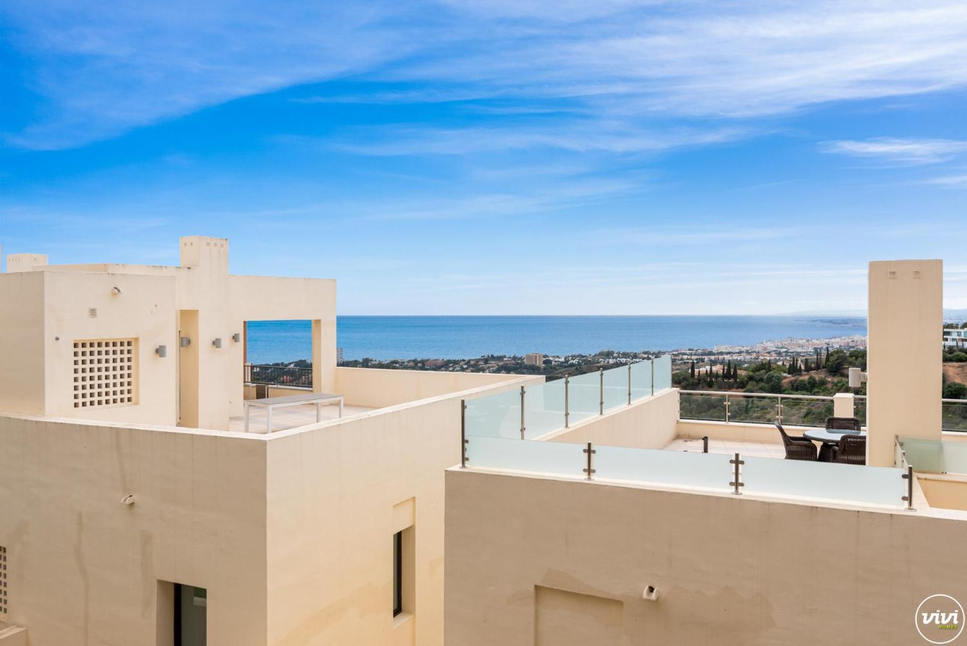 Vivi Homes - Elisa Pool, Gym & Sea View Marbella