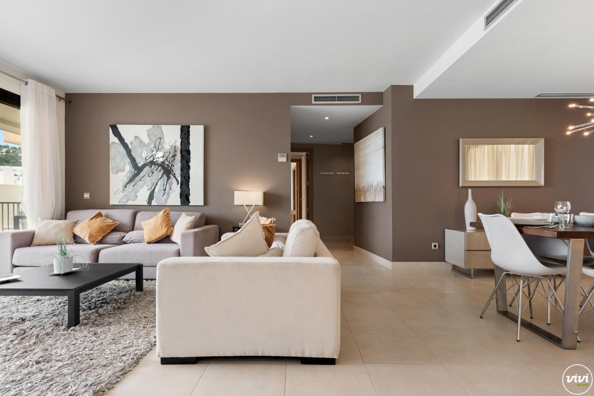 Vivi Homes - Elisa Pool, Gym & Sea View Apartment