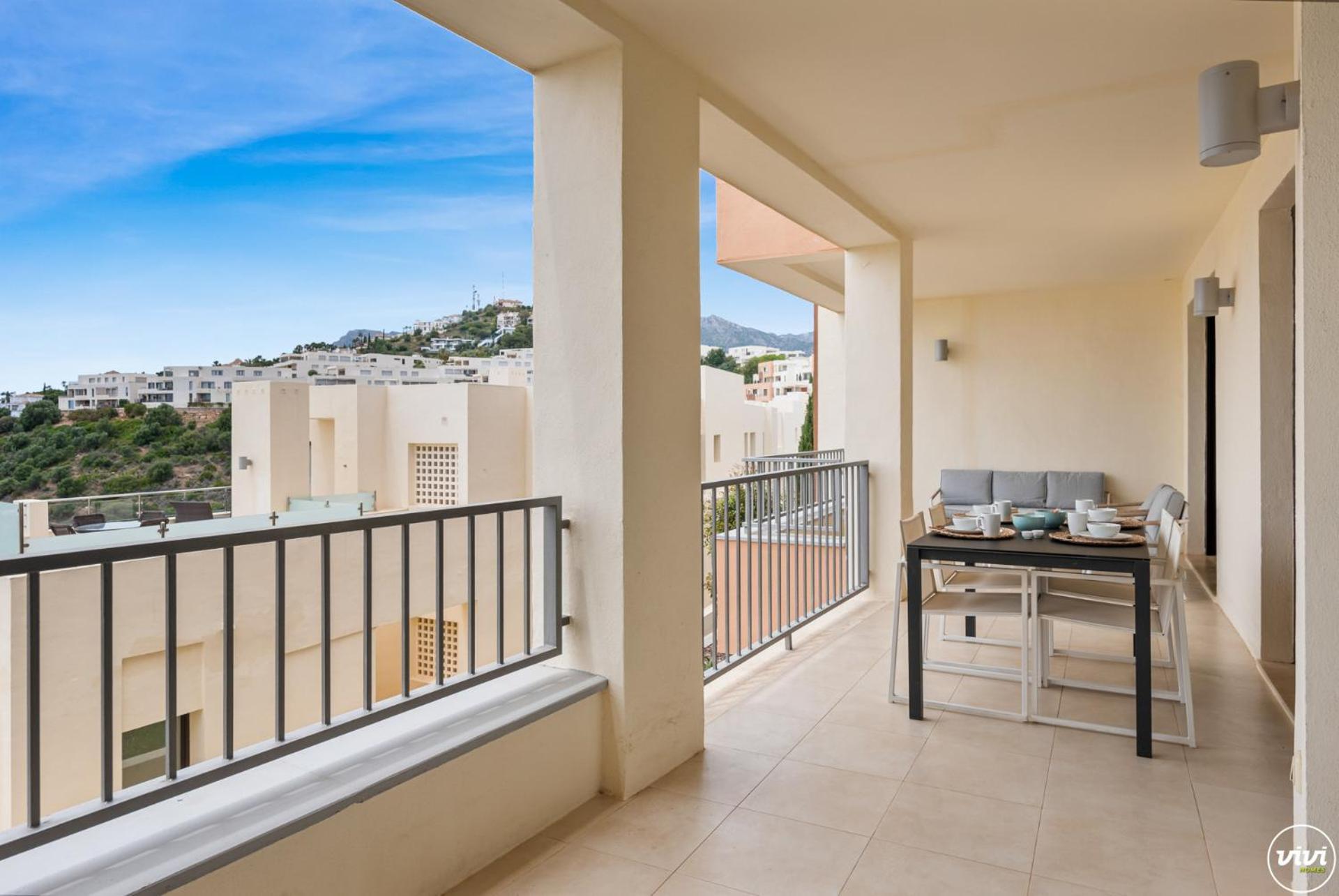 Vivi Homes - Elisa Pool, Gym & Sea View Apartment *