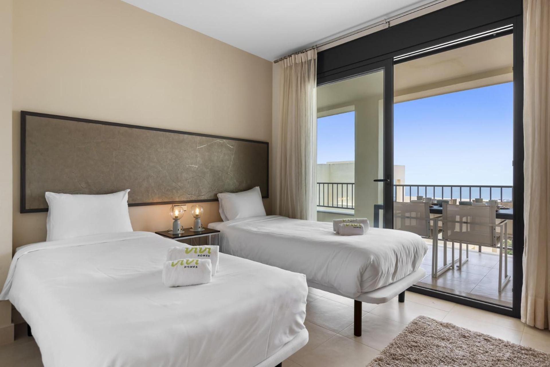 Vivi Homes - Elisa Pool, Gym & Sea View Marbella